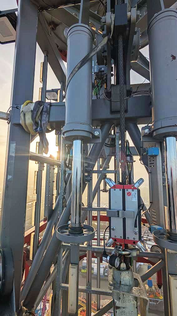 Hubseilprüfung Freizeitpark – Seilprüfung am Turm Hubseilprüfung Freizeitpark – ROPESYS prüft Seile am Turmgestänge
