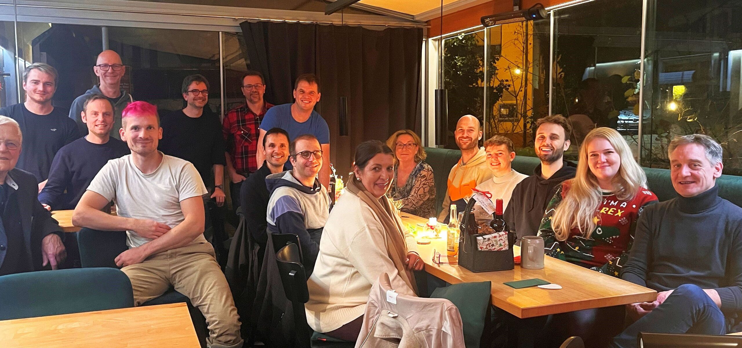 ROTEC-Mitarbeiter beim gemeinsamen Abendessen im Restaurant