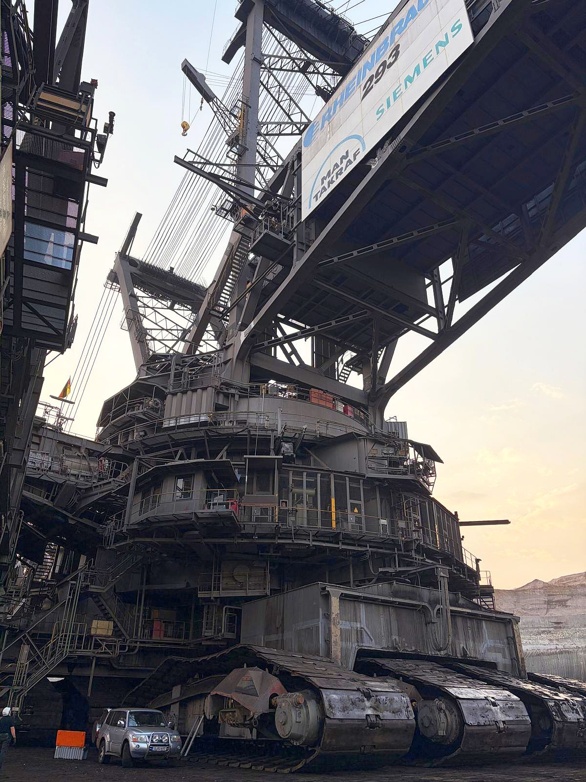 Bucket-wheel excavator 293 in operation at the Hambach open-cast mine, equipped with a rope testing device.
