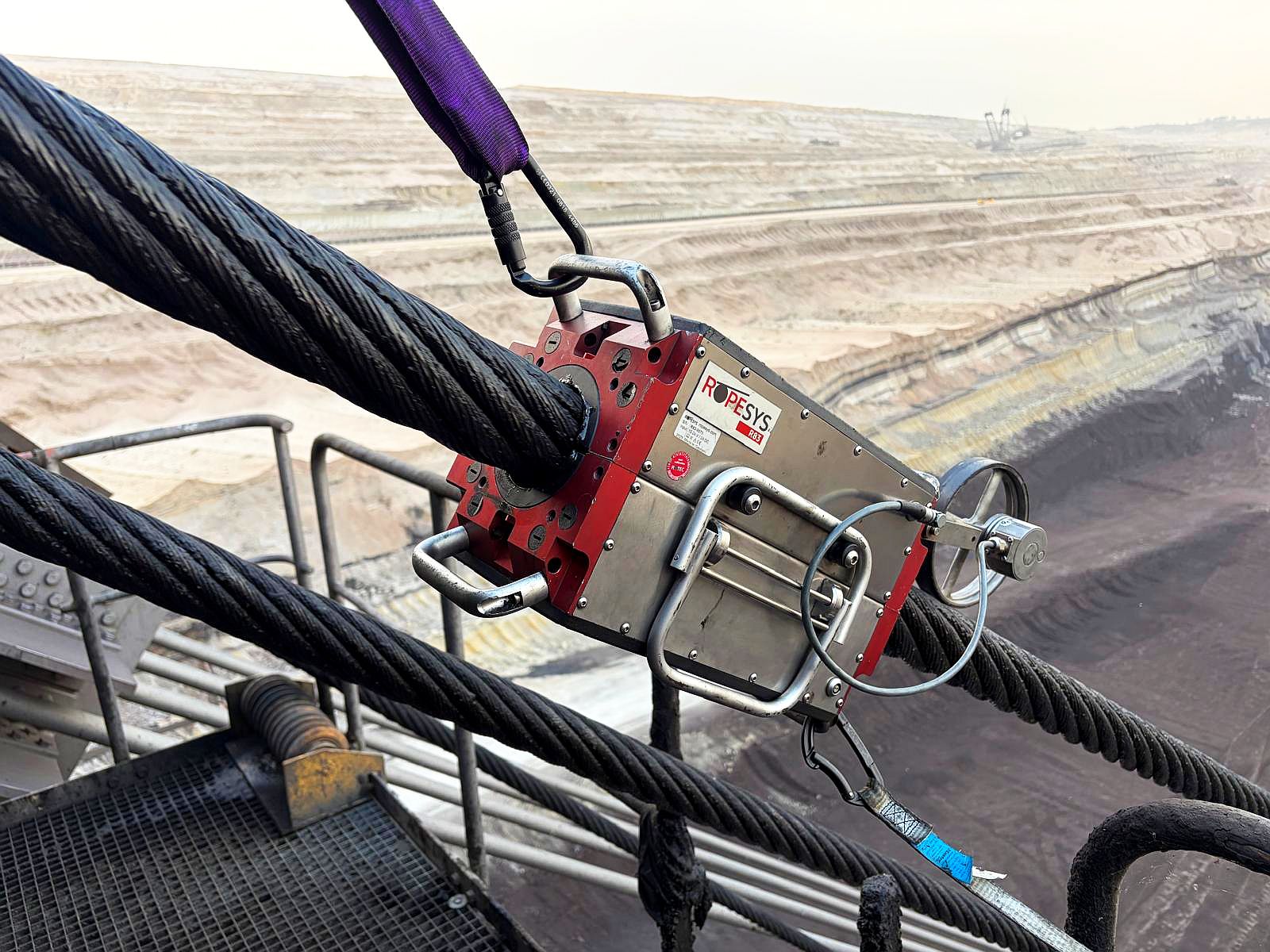Rope inspection using ROPESYS R83 on a wire rope at the Hambach open-cast mine.