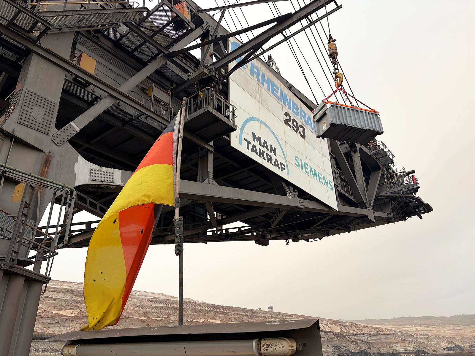 Excavator 293 in the Hambach open-cast mine with raised load
